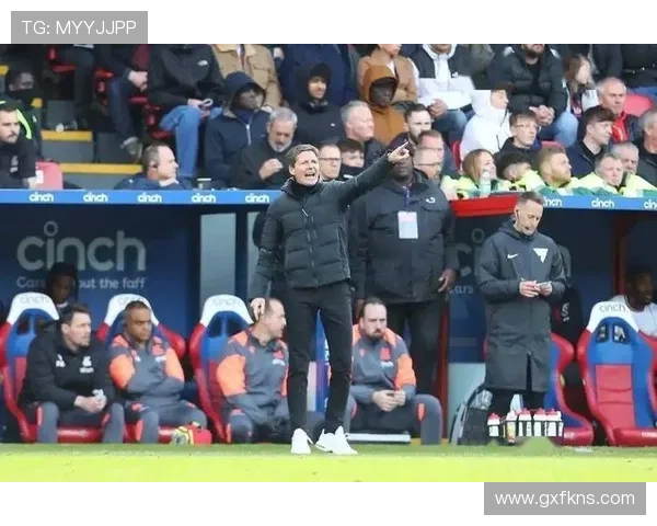 维拉传奇回归，前球星重返俱乐部担任教练，助力球队重拾竞争力